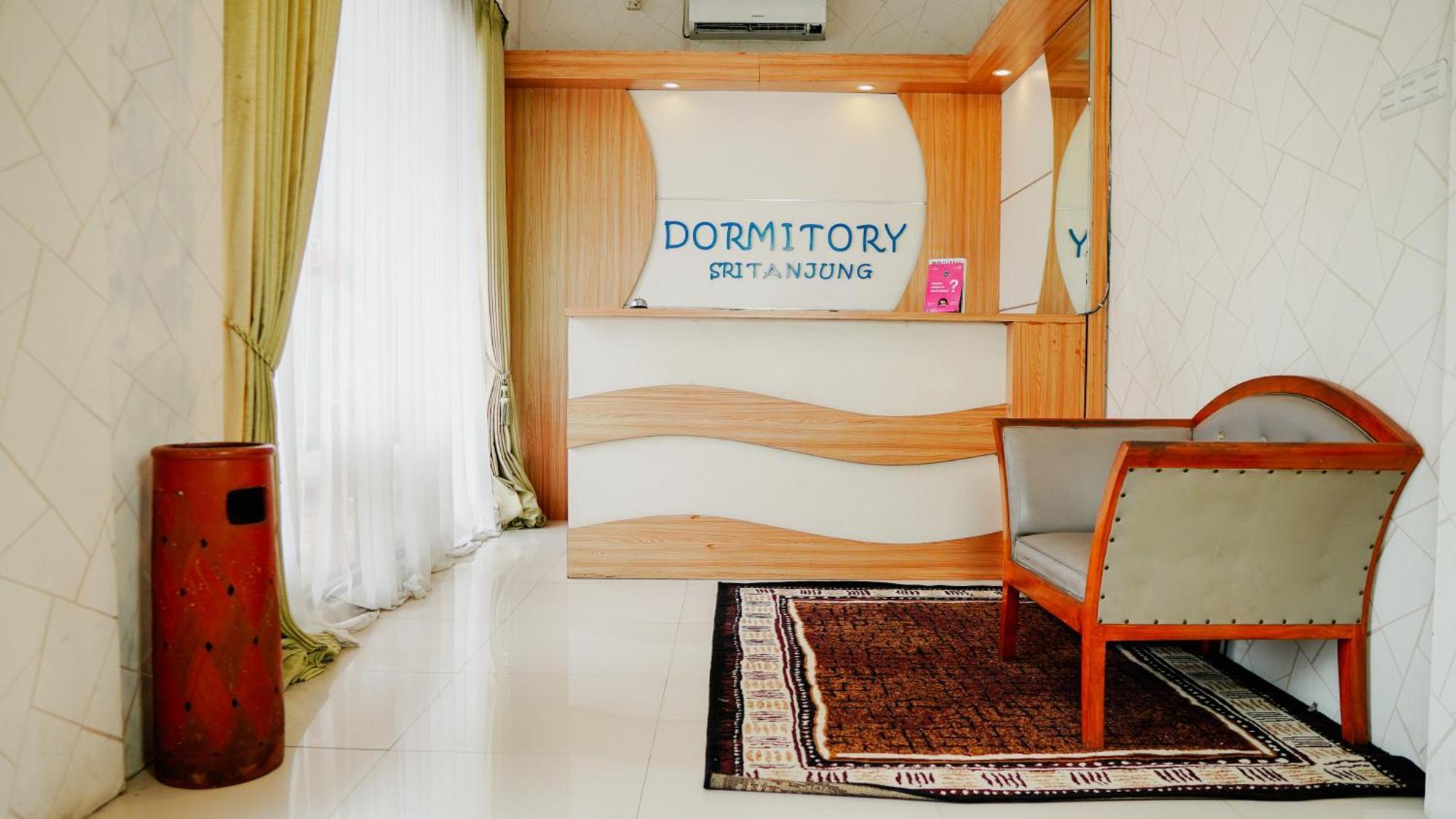 Dormitory Tourism Sritanjung Banyuwangi By Gajahsora Management Ngoại thất bức ảnh