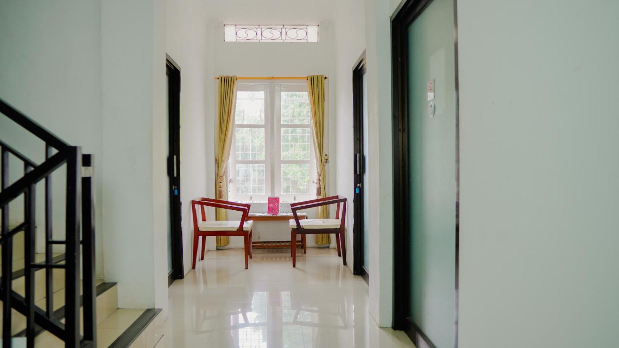Dormitory Tourism Sritanjung Banyuwangi By Gajahsora Management Ngoại thất bức ảnh
