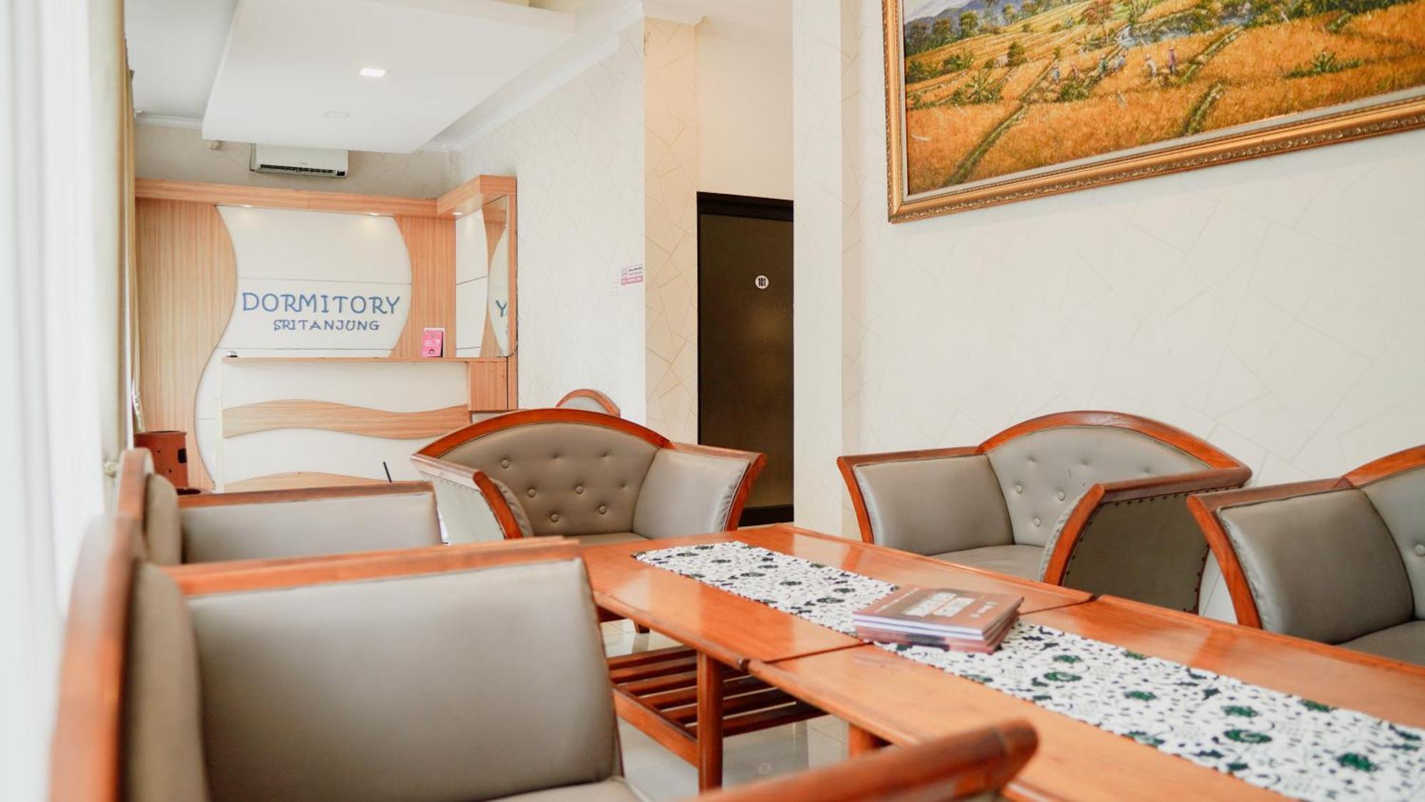 Dormitory Tourism Sritanjung Banyuwangi By Gajahsora Management Ngoại thất bức ảnh