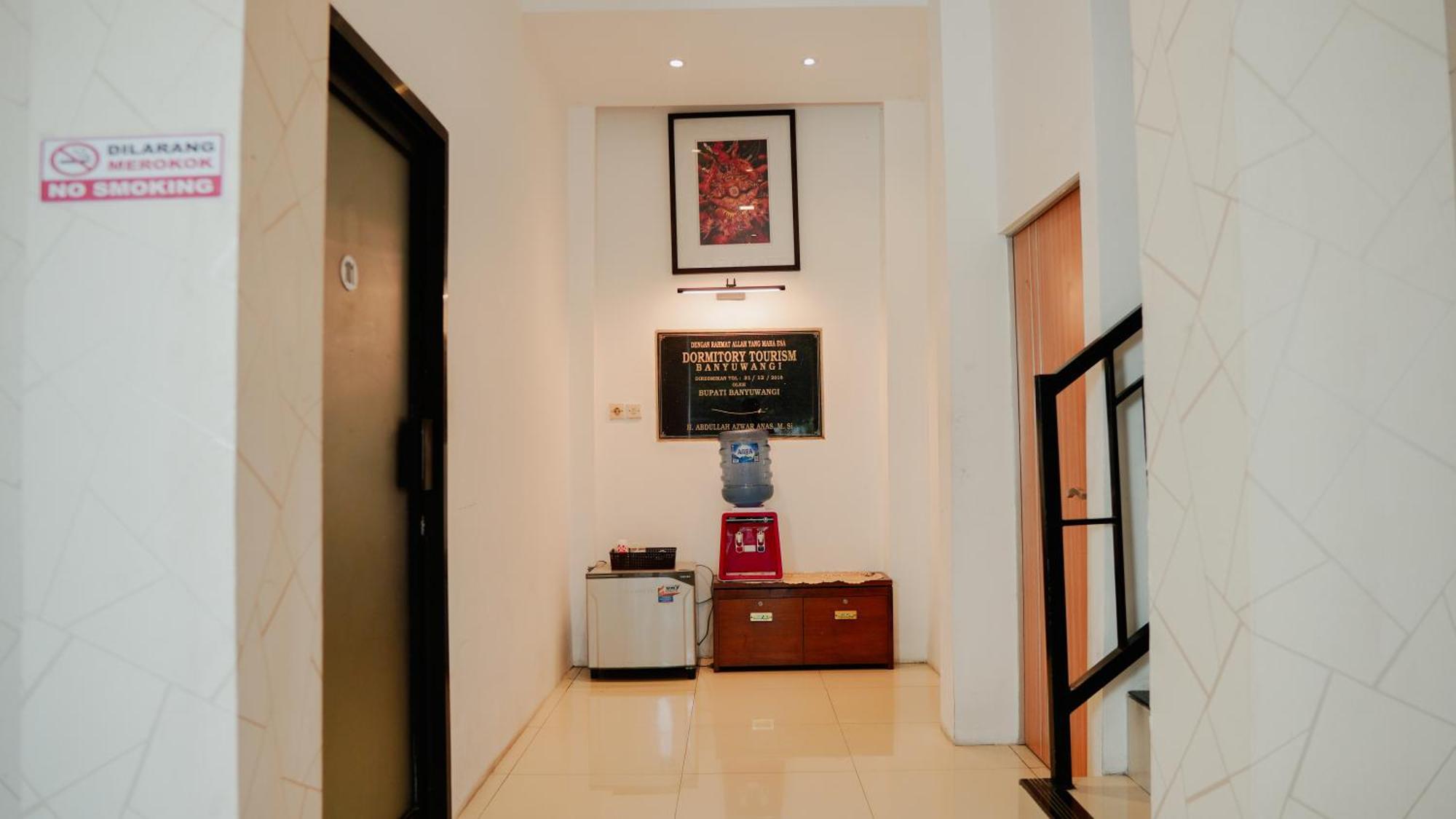 Dormitory Tourism Sritanjung Banyuwangi By Gajahsora Management Ngoại thất bức ảnh