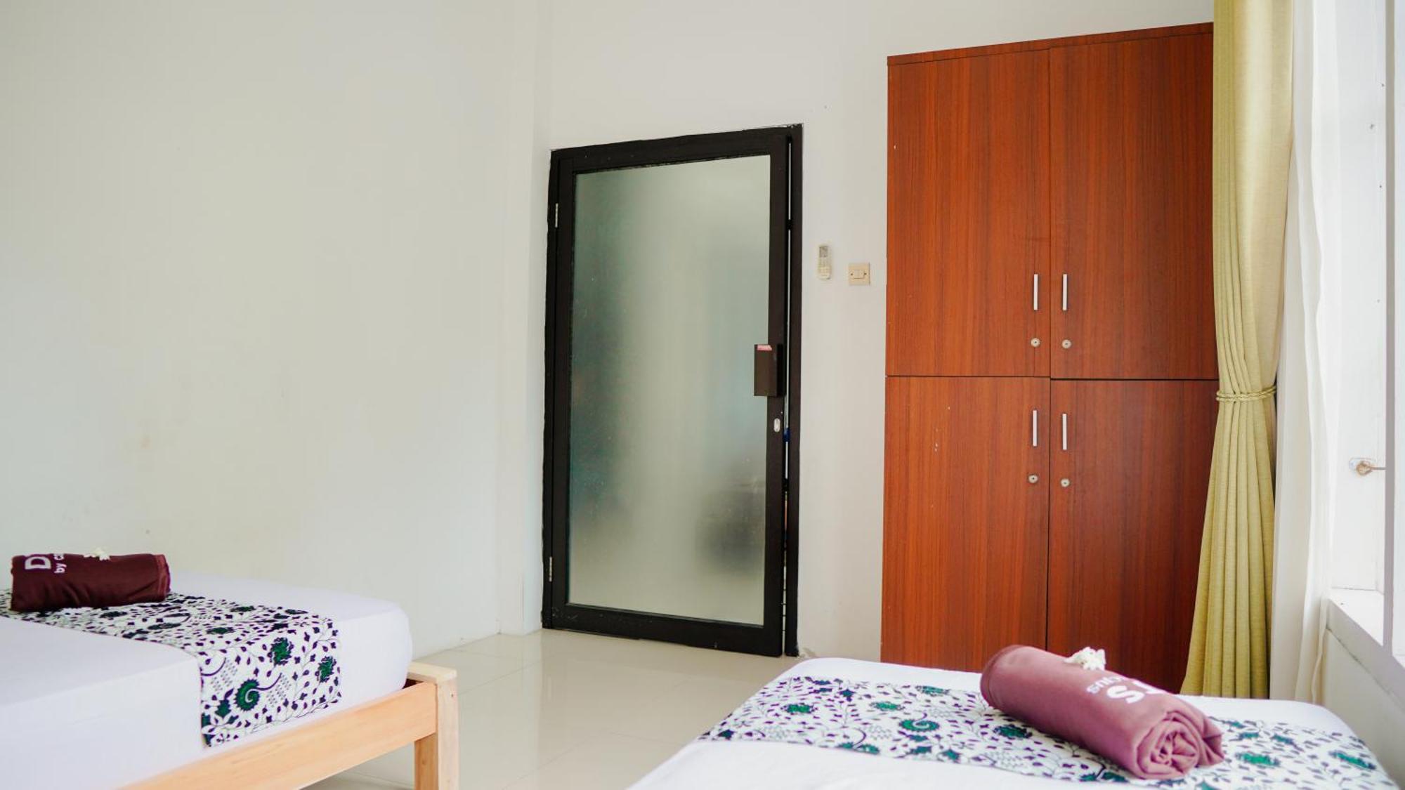 Dormitory Tourism Sritanjung Banyuwangi By Gajahsora Management Ngoại thất bức ảnh